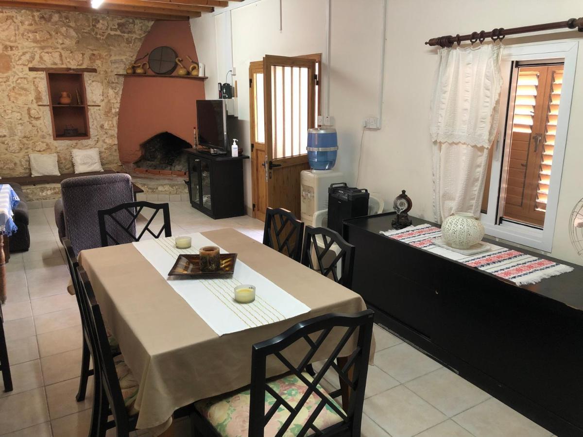 Friendly villagehous Paphos Buitenkant foto